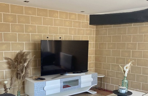 Saint-Vivien-de-Blaye House | Vrbo Property