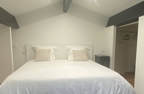 Saint-Vivien-de-Blaye House | Vrbo Property