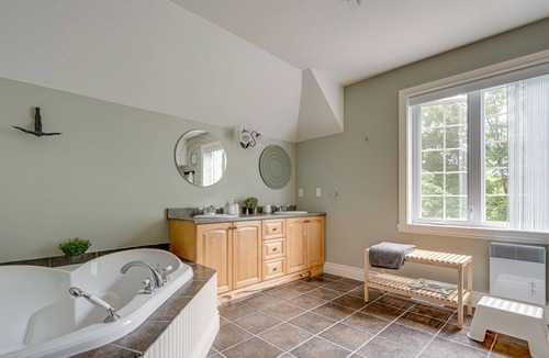 Lac-des-Seize-Iles House | Vrbo Property