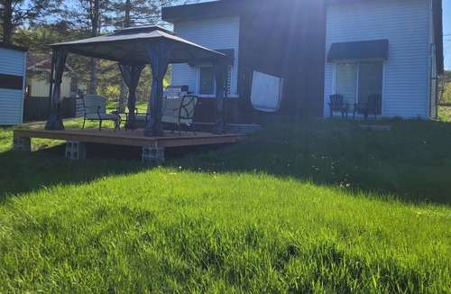 Disraeli Ski Chalet | Vrbo Property