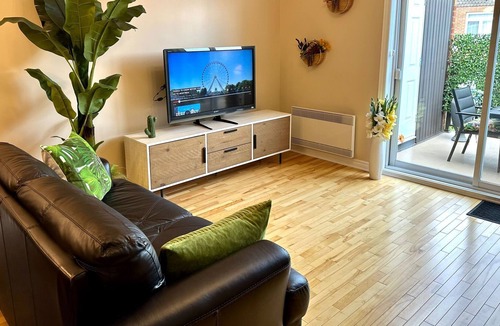 Saint-Laurent Apartment | Vrbo Property