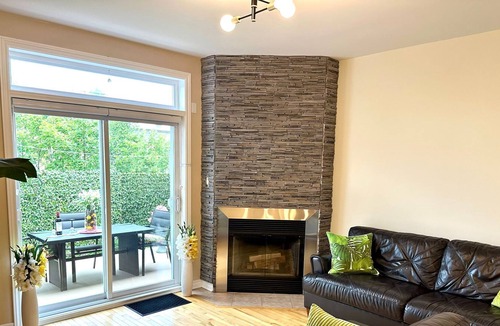 Saint-Laurent Apartment | Vrbo Property