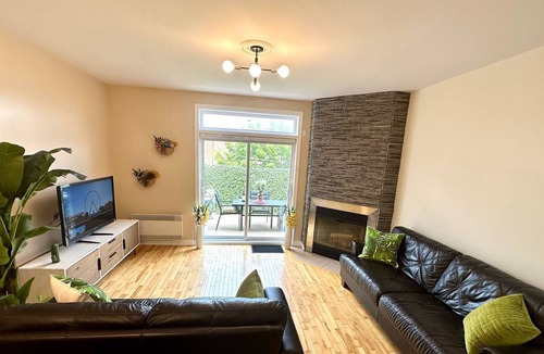 Saint-Laurent Apartment | Vrbo Property