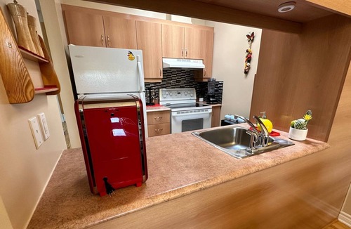 Saint-Laurent Apartment | Vrbo Property