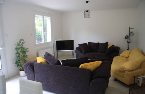 Etaules House | Vrbo Property