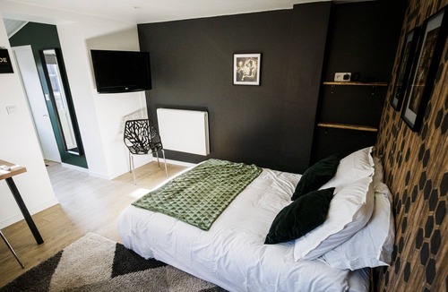 Aux Marais Apartment | Vrbo Property