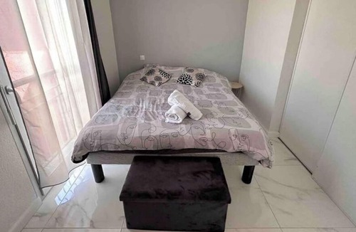 Eysines Apartment | Vrbo Property