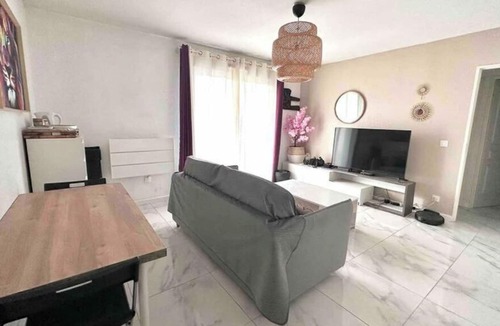 Eysines Apartment | Vrbo Property