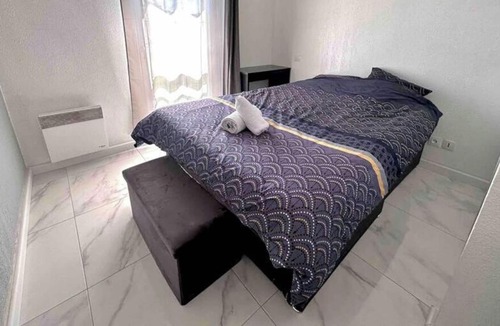Eysines Apartment | Vrbo Property