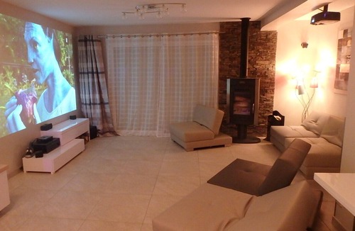 Graveson Villa | Vrbo Property