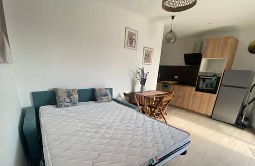 Saint-Hippolyte Cabin | Vrbo Property