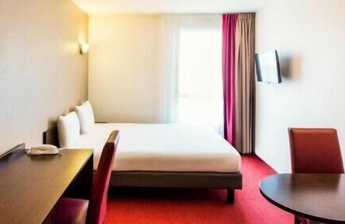 Vanves Apartment | Vrbo Property