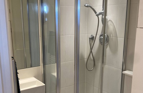 West Putney Apartment | Vrbo Property