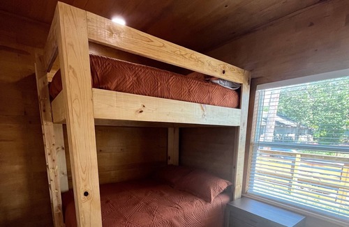 Brownsville Cabin | Vrbo Property