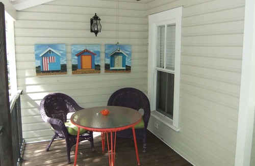 Ozona Cottage | Vrbo Property