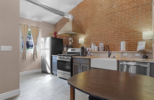 Washington House | VRBO Studio Suite w/Private Bath