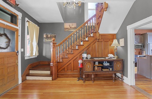 Washington House | VRBO Third Floor Suite w/private bath