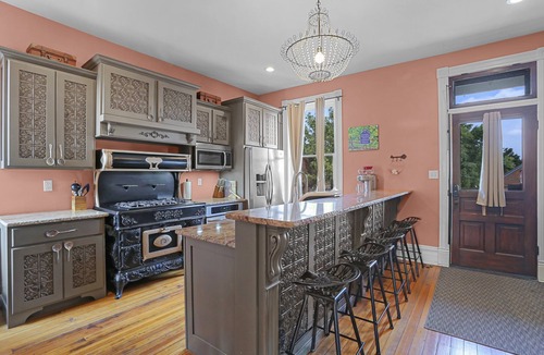Washington House | VRBO Third Floor Suite w/private bath