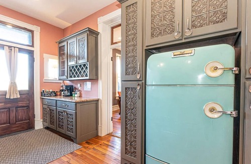 Washington House | VRBO Third Floor Suite w/private bath