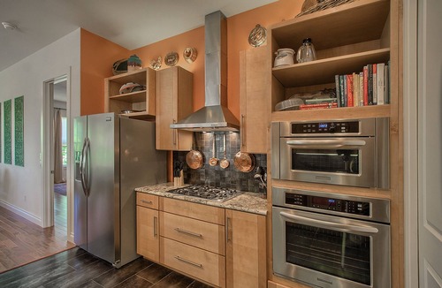 Fredericksburg House | VRBO Top10 Luxury Home! Heated Pool! Main St. 3 blks! "Love it! We'll be back!"