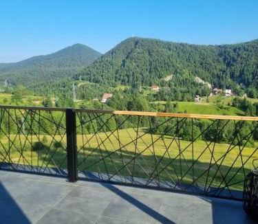Ravna Gora House | Vrh house