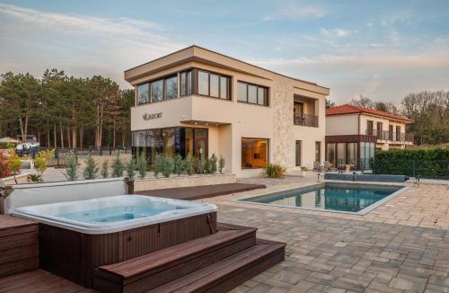 Klimno Apartment | VSG Resort - 200m from Beach, Pool, Sauna & Jacuzzi