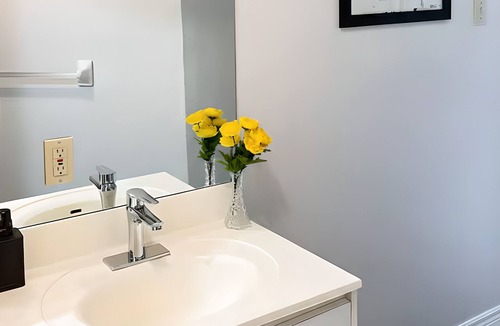 Willowdale Bed & Breakfast | VSS-Themed Cozy Private Room in North York Centre