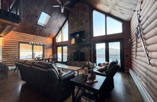 Cavendish Cabin | VT Cabin minutes from Okemo