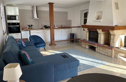 Salechan Apartment | Vue du Gar - Gateway to the Pyrenees for hikers, cyclists, skiers & relaxation.