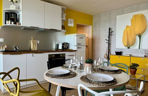 Les Sables d'Olonne Apartment | Vue imprenable sur l'océan & piscine naturelle