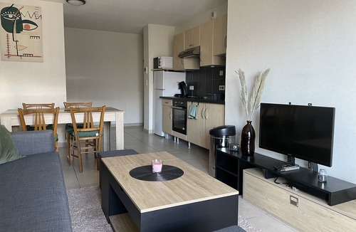 Argeles Gazost Apartment | Vue Insolite sur les Montagnes, Appartement Avec Balcon & Parking Centre-ville