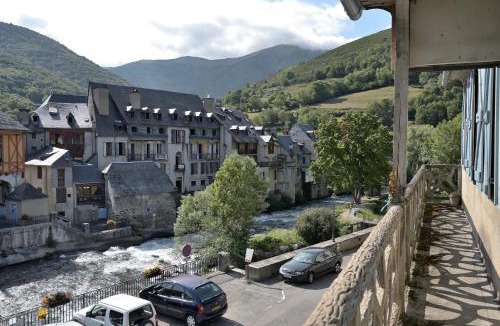 Arreau House | Vue montagne, balcon, wifi, parking