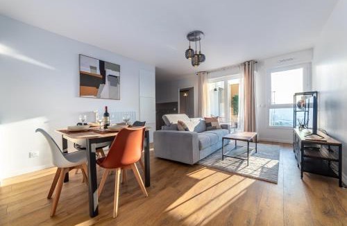 Champigny-sur-Marne Apartment | Vue Panoramique - Between Paris & Disneyland - Gare à 10min - Parking Souterrain Privé -