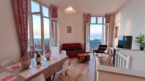 Le Treport Apartment | Vue panoramique sur la mer et les falaises