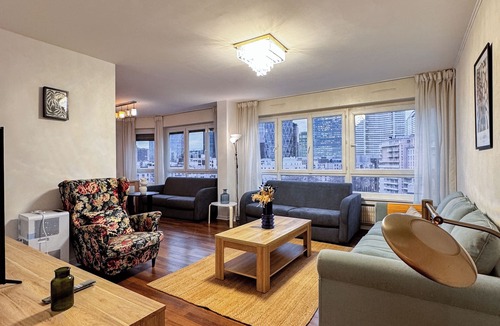 Cœur de Ville Apartment | Vue Paris & Accès Direct - Appart 10 pers
