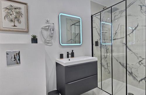 Gerde Apartment | Vue Rivière, Neuf T2, Paisible, Terrasse, RDC