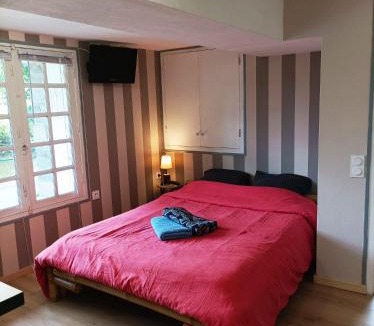 Malestroit Apartment | vue sur canal malestroit studio