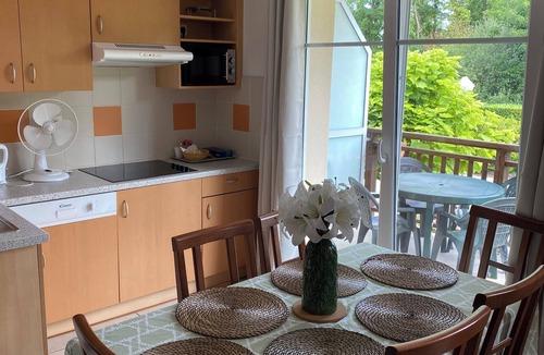 Levernois Apartment | Vue Sur Green