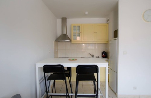 Lens Apartment | Vue sur le clocher