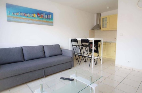 Lens Apartment | Vue sur le clocher