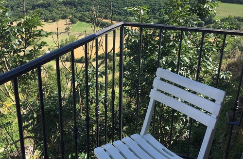 Saint-Georges-de-Luzencon Apartment | Vue,terrasse,balcon,calme,hameau,tour Médiévale Perchée