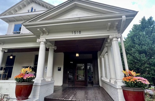 Five Points South House | Vulcan's Knee: 6bdrm Mansion ~ Speakeasy ~ Library