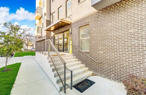 Fort Worth Condo | W. 7th - Private Balcony - Unique Copper Cavern