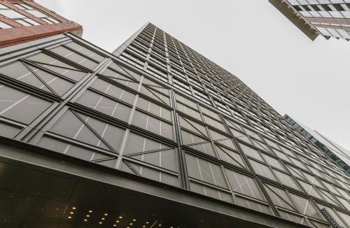 West Loop Apartment | W Loop 1BR w Gym Coworking nr UIC CHI-753