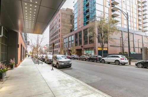 West Loop Apartment | W Loop 1BR w Gym Coworking nr UIC CHI-753
