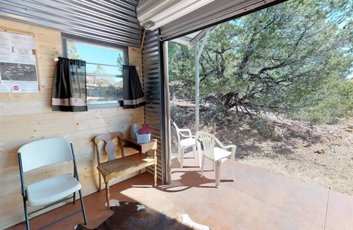 Monticello Cabin | W-W: Lupine Cabin, Tiny Home in Glamping Villa