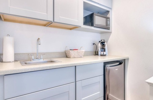 Depoe Bay Apartment | W4 - Blue - Whale Inn Pet Friendly Studio