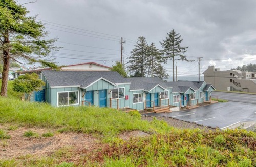 Depoe Bay Apartment | W4 - Blue - Whale Inn Pet Friendly Studio
