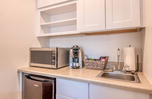 Depoe Bay Apartment | W7 - Minke - Whale Inn