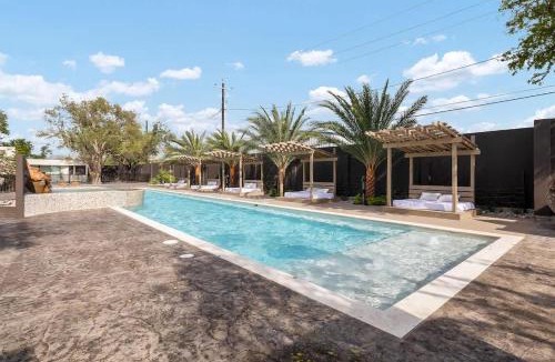 McAllen House | Wabi-Sabi Family Home